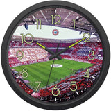 FC Bayern München Wanduhr Glow in The Dark | Mit deinem Verein hast du stets die Zeit im Blick! | Wanduhr mit Stadion-Motiv und nachleuchtenden Elementen | Hingucker bei Tag und Nacht [schwarz]